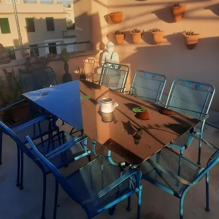 Quakey Luxury Rooftop Apartment