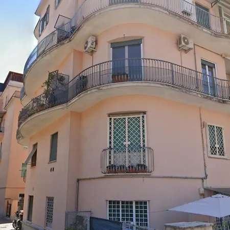 Quakey Luxury Rooftop Apartment Rome